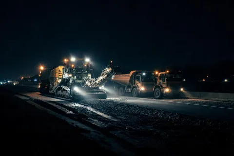 Highway night milling train